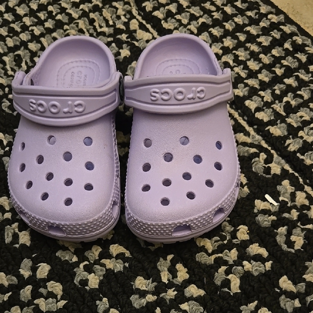 Crocs Classic Clog in Lavender